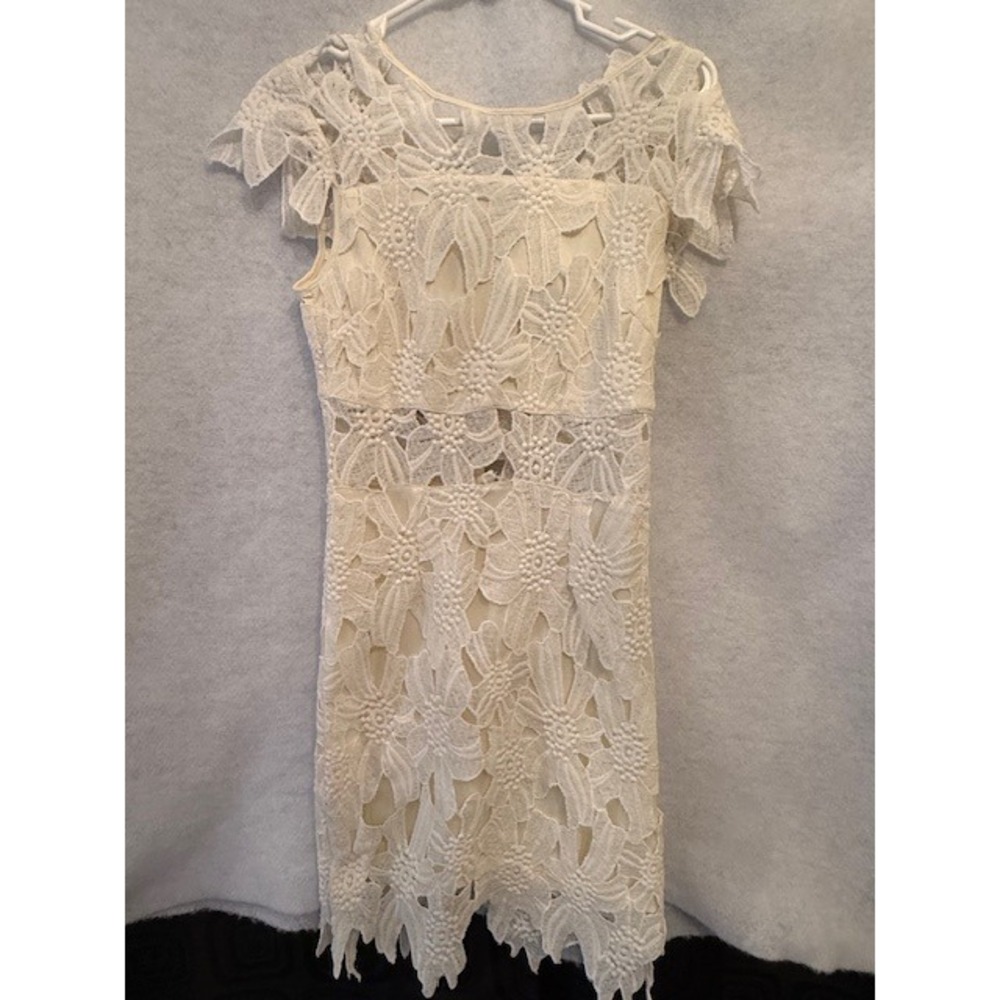 Romeo + Juliet Couture Cream Floral Lace Cap Sleeve Sheath Ivory Dress Small